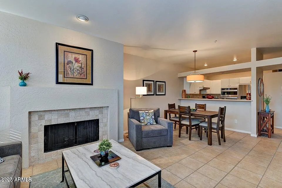 2 bed, 2.0 bath, 1104 sqft, $2,800 — Photo 3