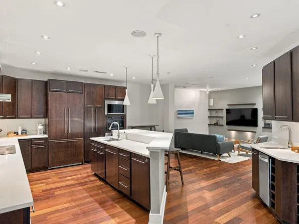 182 E Bay St #203, Charleston, SC 29401
