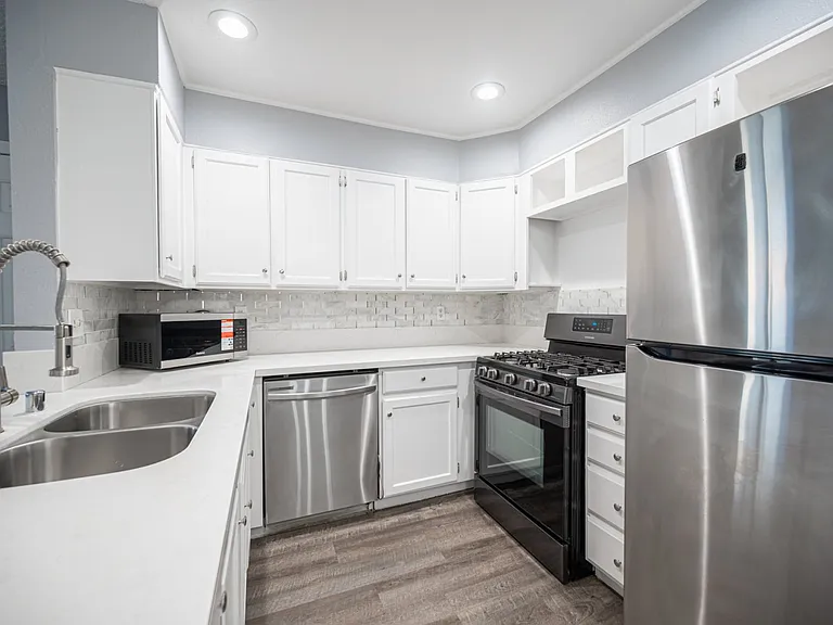 1406 Santa Margarita St #B — Photo 16