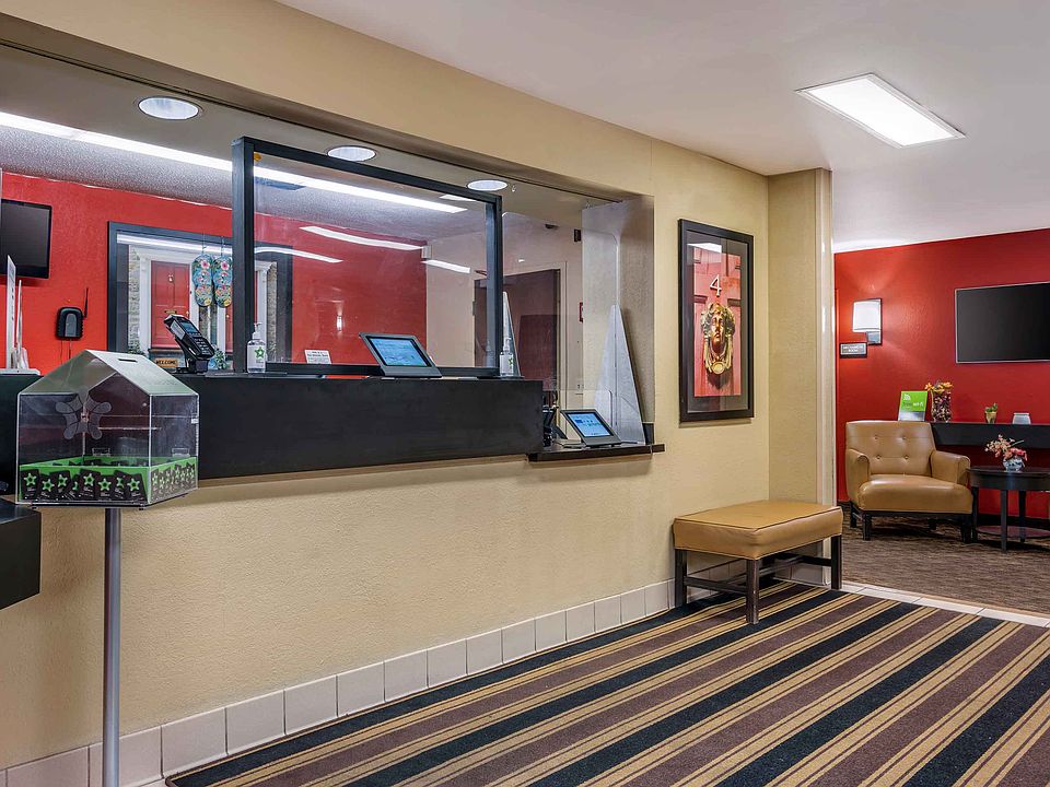 Lobby and Guest Check-in