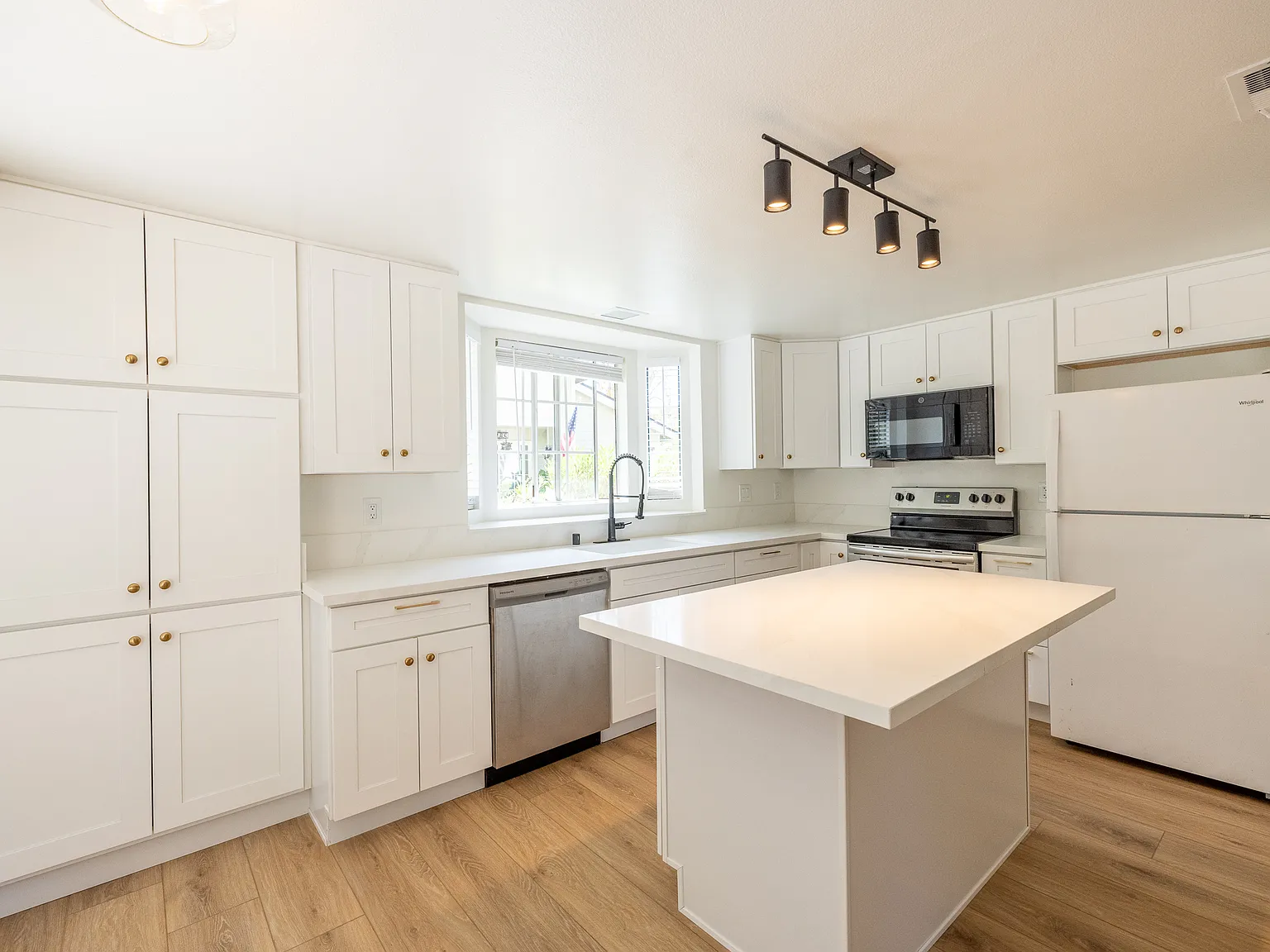 3776 Portland Ct — Photo 4