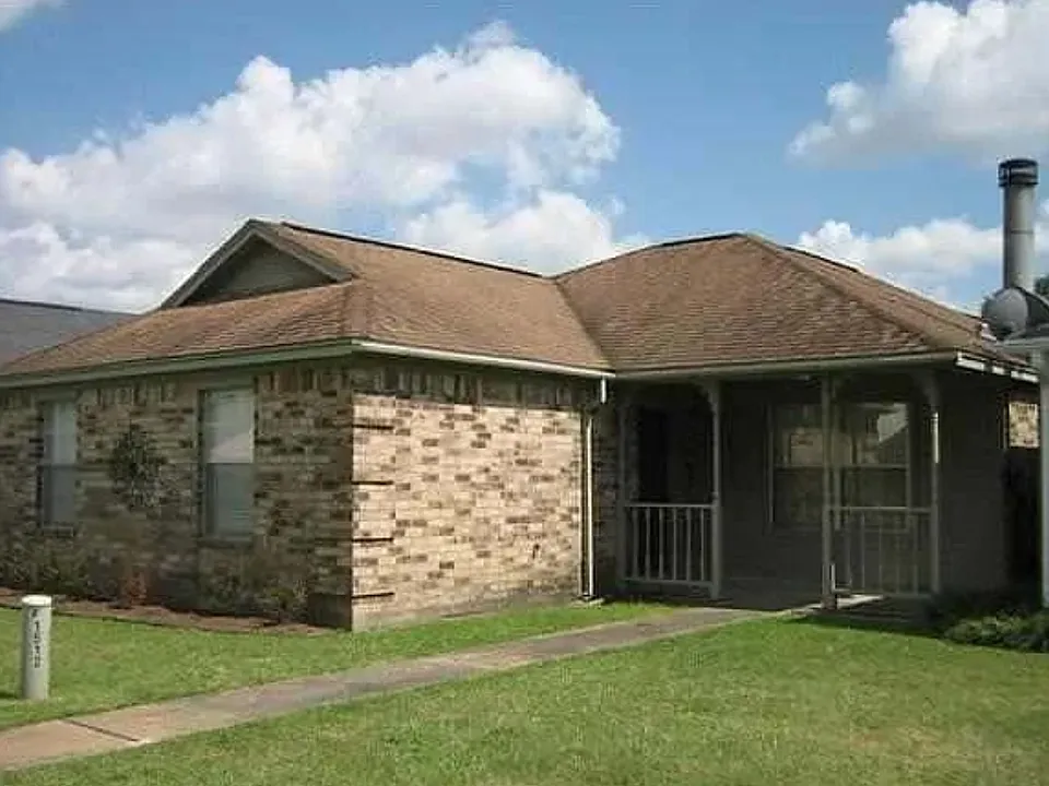 1512 Bryant Way