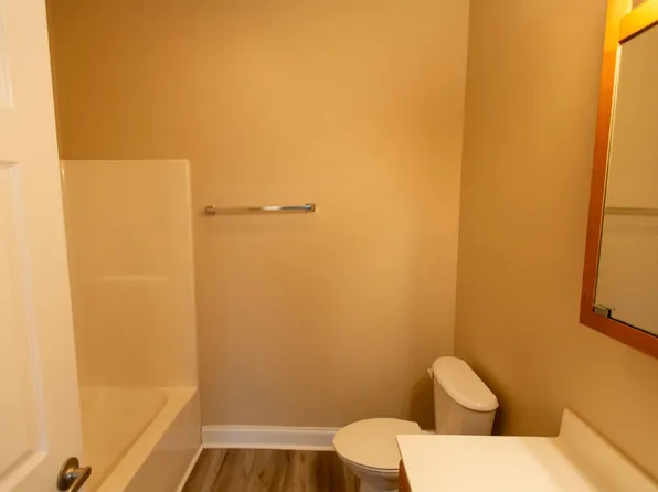 103 Parkview Dr #203, Bridgeport, WV 26330