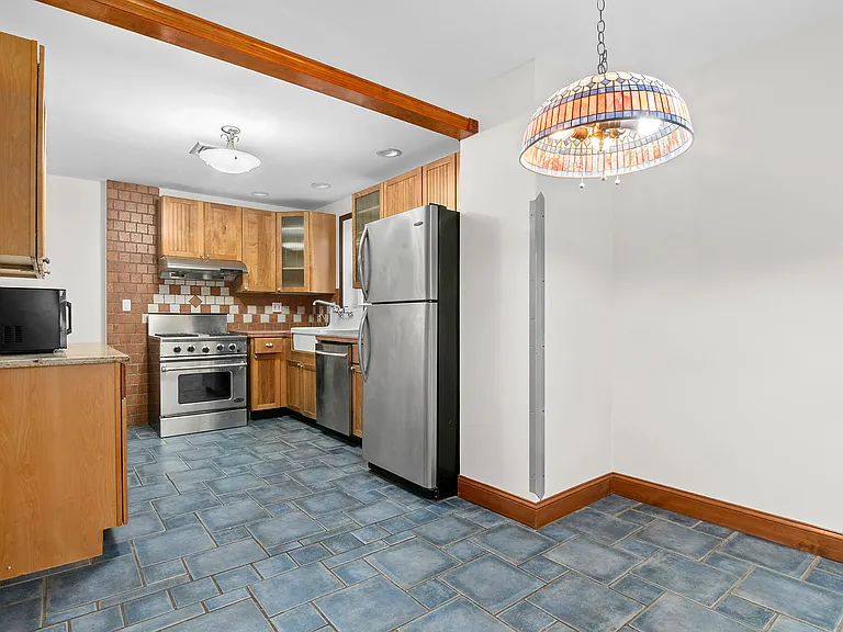 10-13 47th Ave #Townhouse 2 — Photo 7