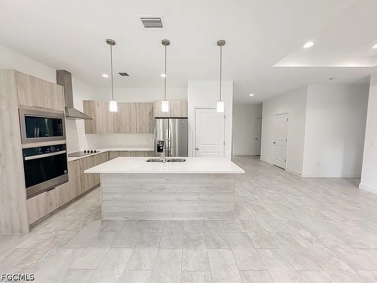 7016 Palpano Cir — Photo 3