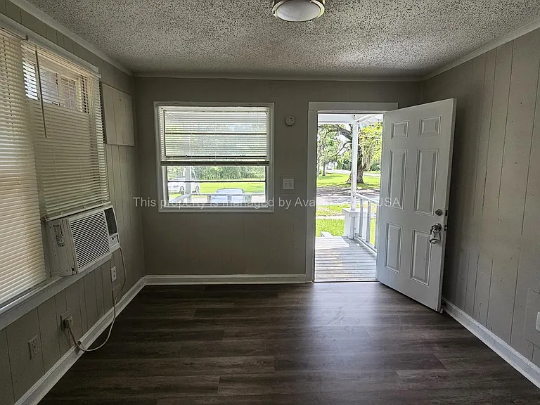 738 Westbrook Rd — Photo 4
