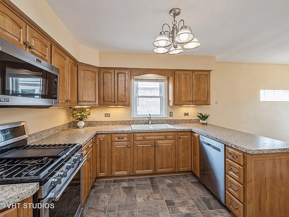 4th image of 9212 S Avers Ave