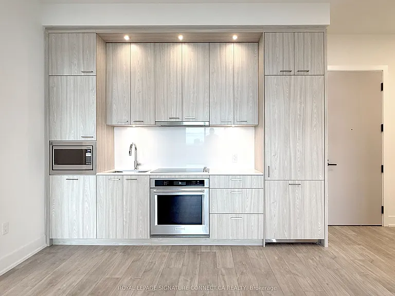 858 Dupont St #Penthouse 33 — Photo 4