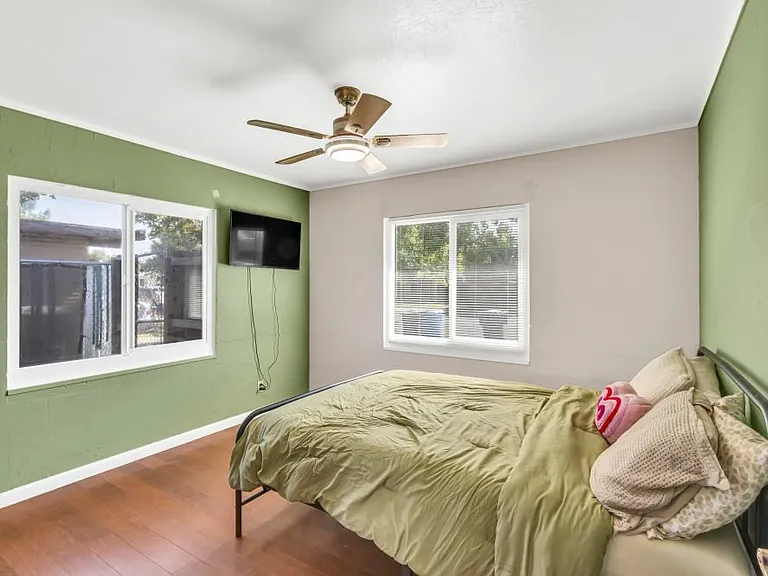 1194 Rosemary Ln — Photo 11