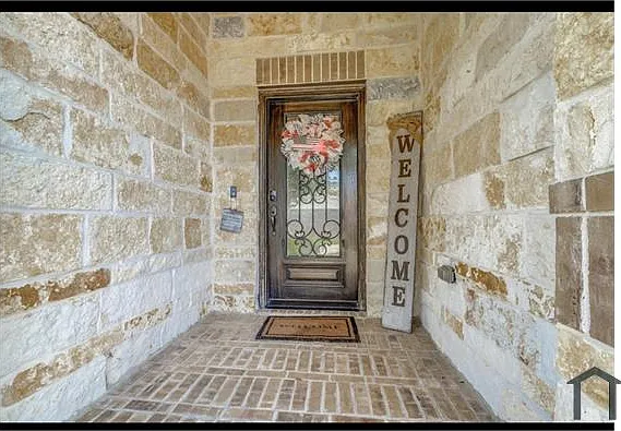 4 bed, 2300 sqft, $3,200 — Photo 1
