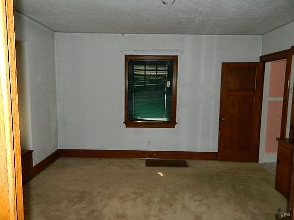 4th image of 2226 Salem Ave