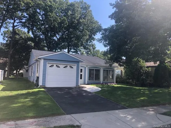 185 Kingston Drive, Ridge, NY 11961