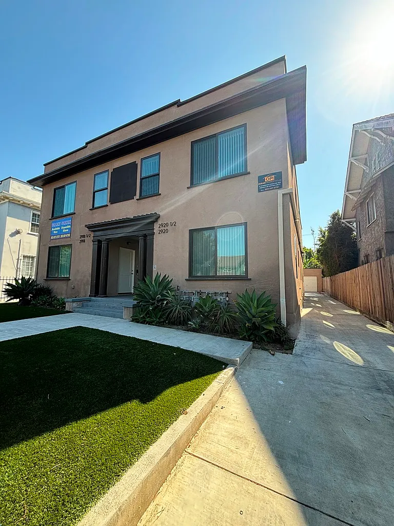 3 bed, 1150 sqft, $3,650 — Photo 1