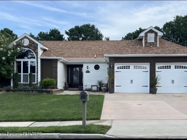 13 Narberth Way, Toms River, NJ 08757