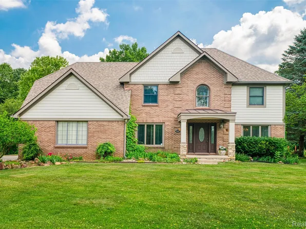 24810 Nottingham Dr, Novi, MI 48374