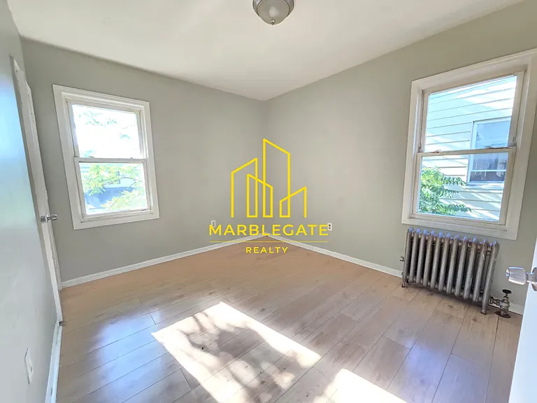 229 Alexander St #22 — Photo 5