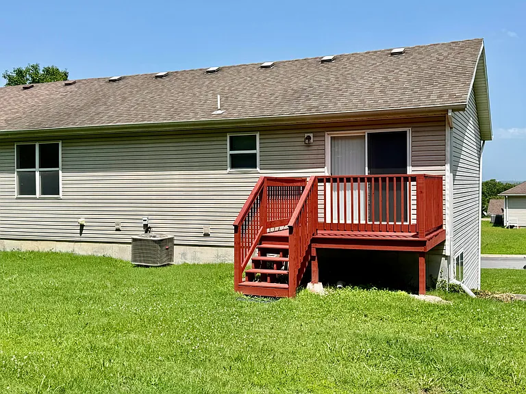 210 Forest Ln — Photo 2