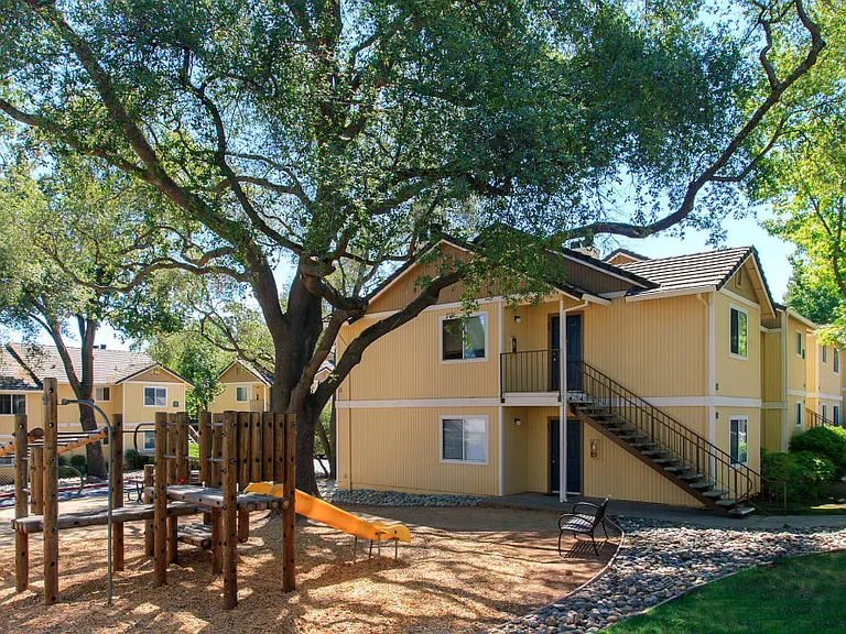 Heather Ridge Apartments — Photo 8