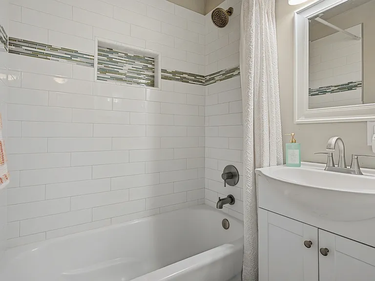 2626 E Hedrick Dr — Photo 16