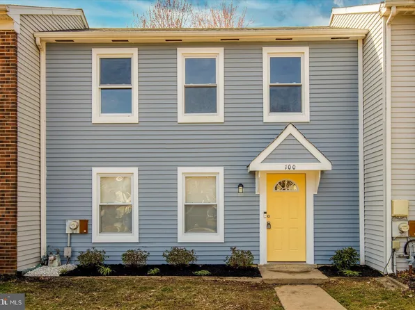 100 Hunt Dr, Horsham, PA 19044