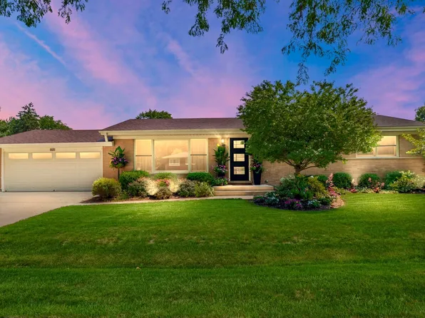 532 Merlin Dr, Schaumburg, IL 60193