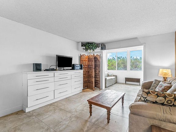 2nd image of 2615 NE 3rd Ct #4060