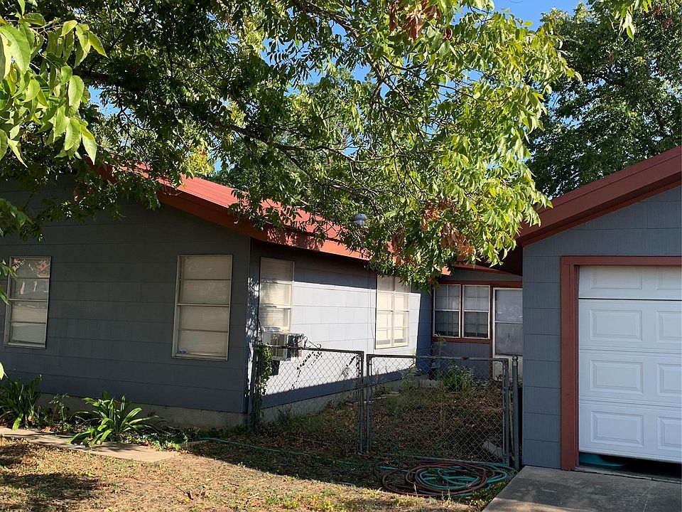 1st image of 709 W 11th St