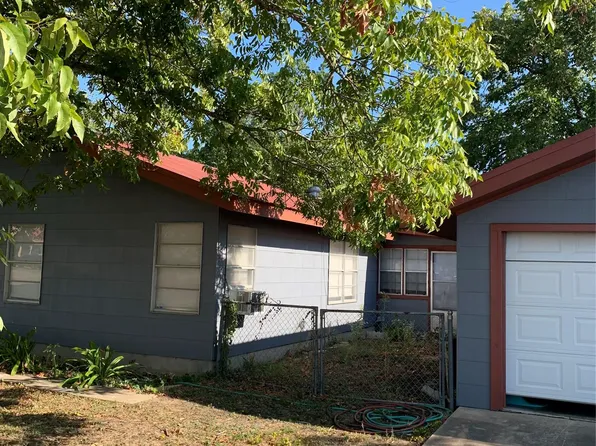 709 W 11th St, Elgin, TX 78621