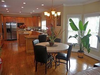 4th image of 1305 Smyrna Ln