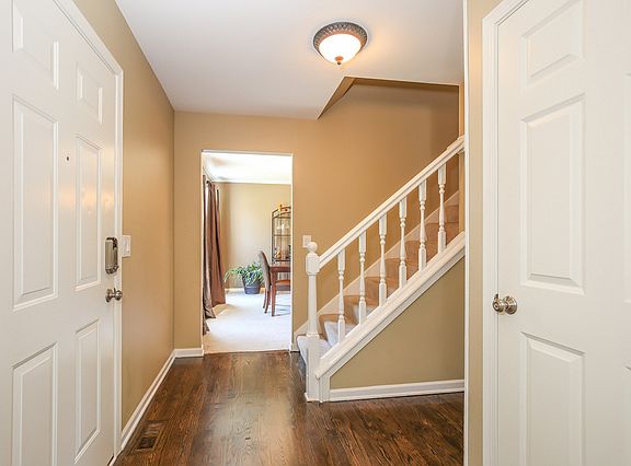 3rd image of 1568 Marquette Ave