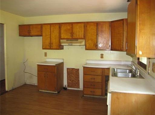 2nd image of 216 Wilksford Ct