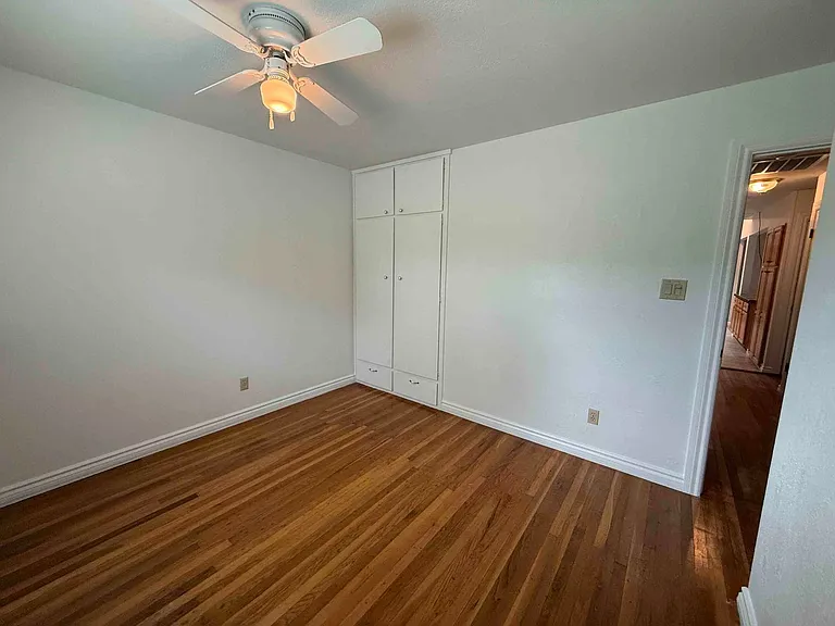 153 Waterglen Cir — Photo 22