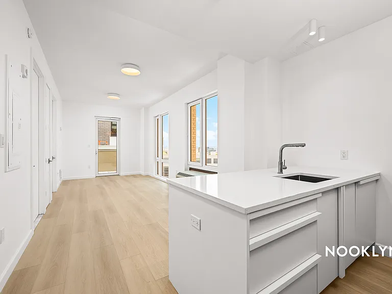 26-04 Jackson Ave #14J — Photo 1