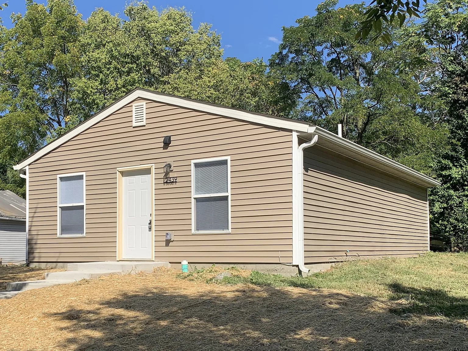 2439 North Oxford Street - 2439 — Photo 1