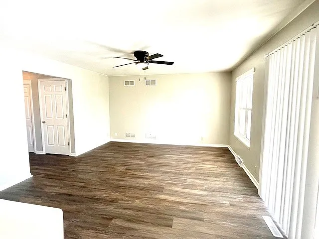 3 bed, 1.5 bath, 1395 sqft, $2,295 — Photo 2