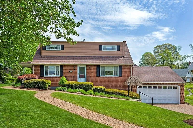400 Cypress Ct photo 1