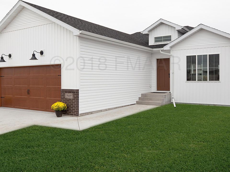 1st image of 949 Ashley Dr W
