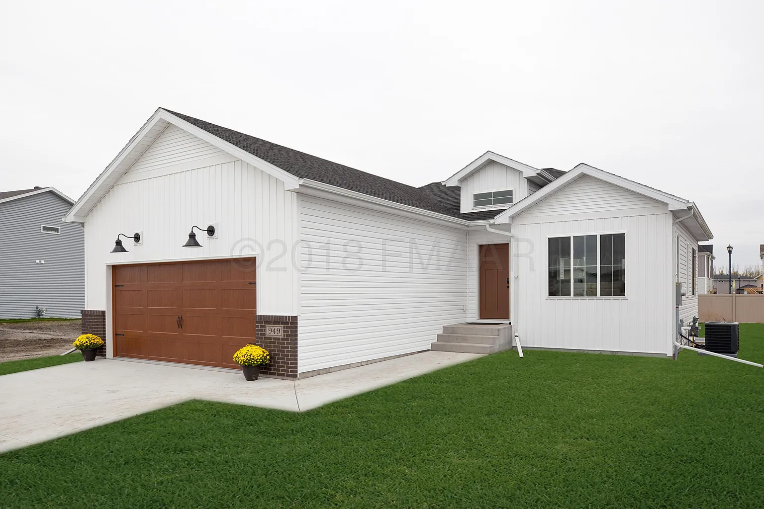 949 Ashley Dr W photo 1