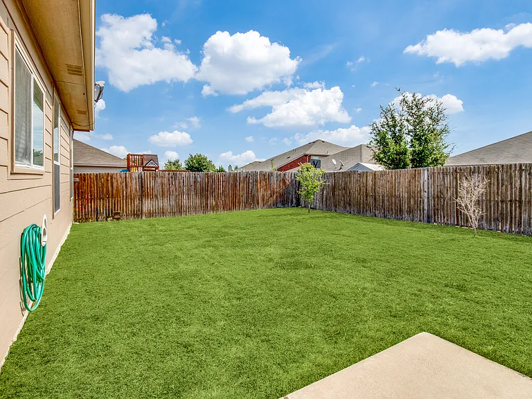 2038 Allyson Dr — Photo 11