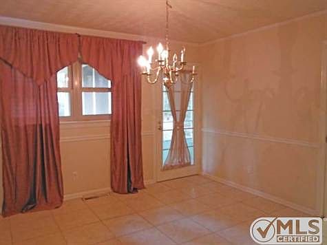 1st image of 2906 Primrose Ln #3
