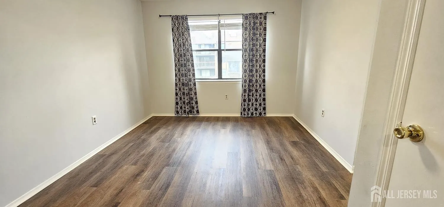 1 bed, 1.0 bath, $2,000 — Photo 4