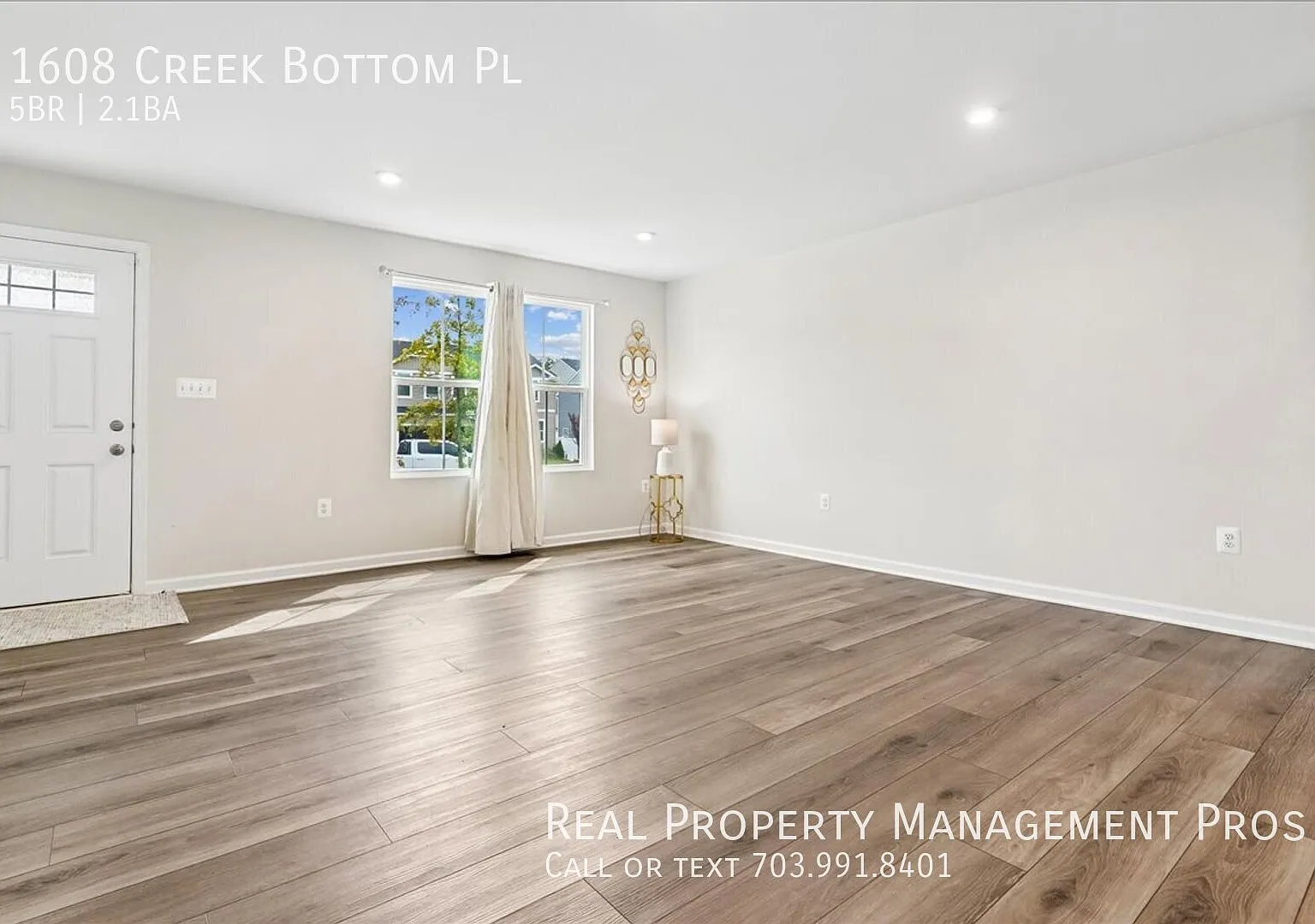 5-Bedroom Home with Loft, Deck & Open Floor Plan! — Photo 3