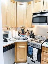 Rented by Urban Real Estate Inc