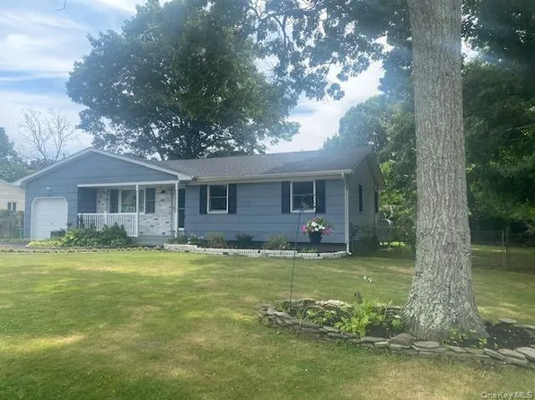 20 Musket Drive, Shirley, NY 11967