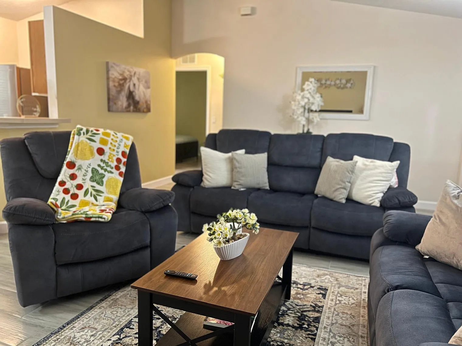 3 bed, 2.0 bath, 1399 sqft, $10,997 — Photo 3
