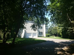 89 Cutler Ln, Brookline, MA 02467