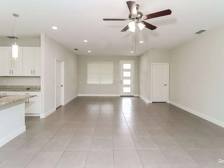 431 Arkansas Ct — Photo 6