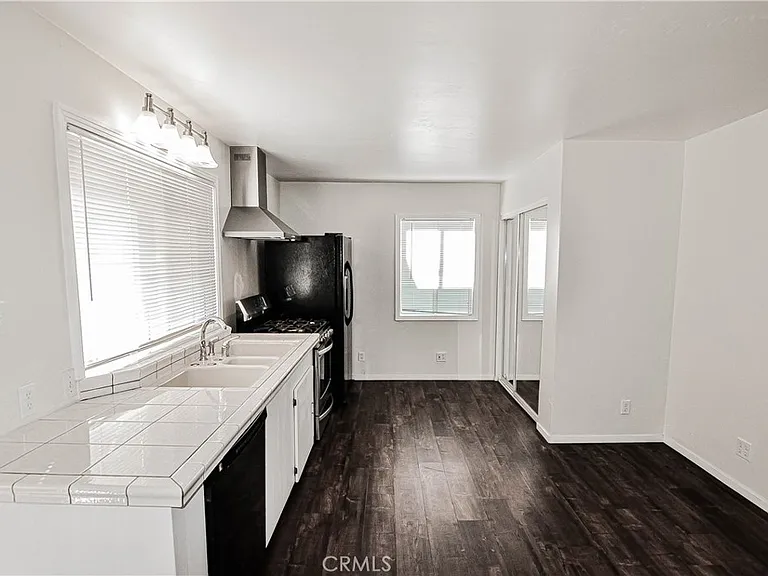 960 Balboa St — Photo 5