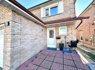 10 Provence Trl, Toronto, ON M9V 5B7