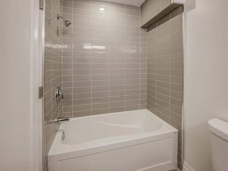 155 Charlton Ave E — Photo 21